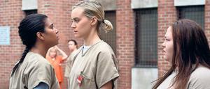 Maria (Jessica Pimentel) und Piper (Taylor Schilling) geraten in den neuen Folgen von „Orange is the New Black“ aneinander. 