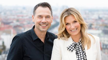 Kim Fisher und Sebastian Fitzek moderieren das neue „Riverboat Berlin“. 
