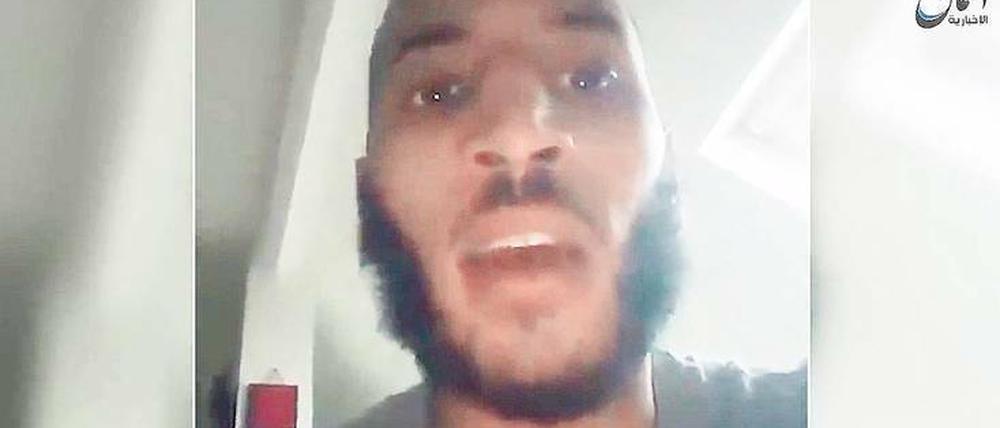 Vermitteltes Grauen. Larossi Abballa, der Mörder eines Polizisten und seiner Frau in Paris, filmte seine Geiselnahme mit und loggte sich dafür bei Facebook ein. 