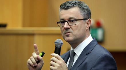 Abgesetzt: Tihomir Oreskovic. 
