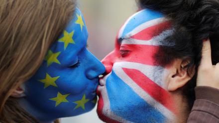 "Bleibt doch": Laut einer Umfrage ist eine Mehrheit der EU-Bürger gegen einen Brexit 