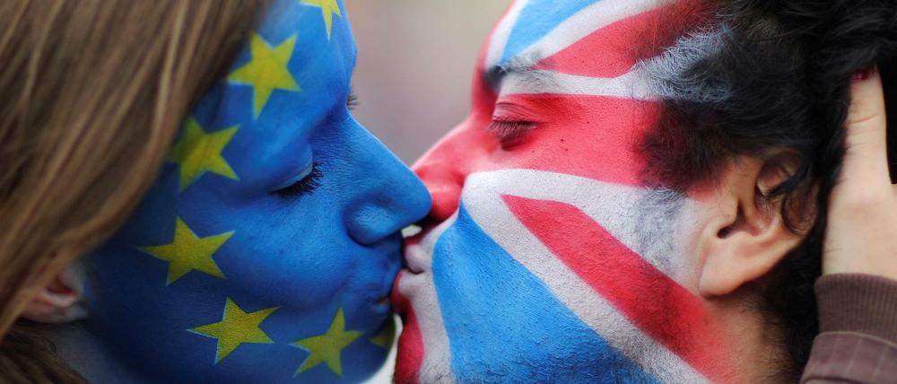 "Bleibt doch": Laut einer Umfrage ist eine Mehrheit der EU-Bürger gegen einen Brexit 