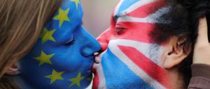 "Bleibt doch": Laut einer Umfrage ist eine Mehrheit der EU-Bürger gegen einen Brexit 