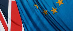 Die Flagge von Großbritannien (Union Jack) und die Flagge der EU 