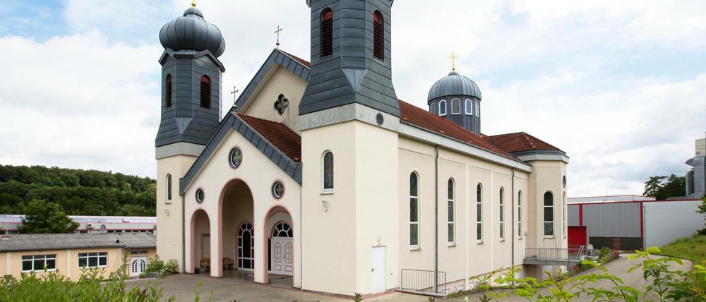 Die syrisch-orthodoxe Mor-Gabriel-Kirche in Kirchardt (Baden-Württemberg). Bis zu zehn Priester sollen hier nach ihrem Ableben ruhen dürfen.  