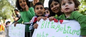 Geflüchtete Kinder in Düsseldorf machen auf sich aufmerksam.