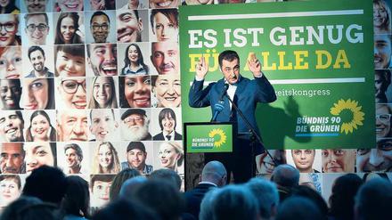 Der Mahner: Grünen-Chef Cem Özdemir wirbt beim Gerechtigkeitskongress seiner Partei dafür, den Menschen wieder ein soziales Aufstiegsversprechen zu geben.