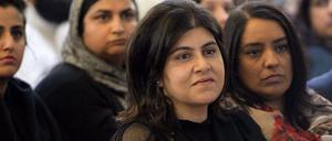 Sayeeda Warsi (M.) bei einer Trauerfeier für die ermordete Labour-Politikerin Jo Cox.