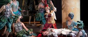 Armide - gespielt von Emilie Renard (In der Mitte im Bild).