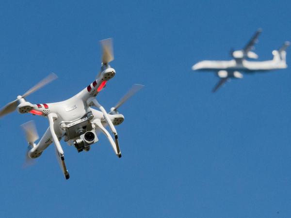 Zu den Flugverbotszonen in Berlin zählen auch die beiden im Radius von je 1,5 Kilometer um die Flughäfen Tegel und Schönefeld.