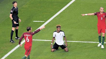 Er war’s! Die portugiesischen Abwehrspieler Ricardo Carvalho und Pepe (r.).