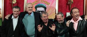 Die Monty-Python-Truppe (v.l.n.r: Michael Palin, John Cleese, Terry Jones, Terry Gilliam, Eric Idle) macht vor wie Großbritannien mit Europa umgehen könnte: Mit Humor.