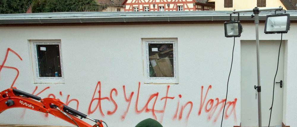 Trotz Hakenkreuz und ausländerfeindlicher Parole: Die Ermittler verneinen einen fremdenfeindlichen Hintergrund für den Brandanschlag Ende 2014 in Vorra.