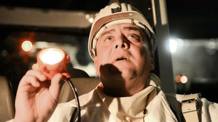 Licht ins Dunkel: Der SPD-Vorsitzende Sigmar Gabriel muss seine eigenen Aussagen erklären.