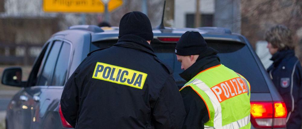 Oft werden gestohlene Autos genutzt, um Polizeikontrollen zu durchbrechen - eine Gefahr für die Beamten.