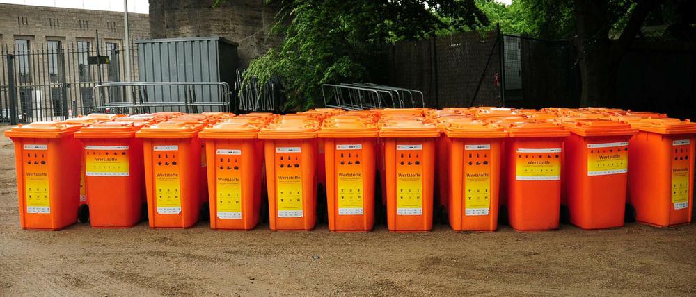  Berliner Spezialität. Das System der einheitlichen gelben oder orangenen Wertstofftonnen betreiben Alba und die BSR gemeinsam.