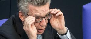 Mehr Augenmaß als Statistik: Thomas de Maiziere konnte Zahlen nicht belegen, mit denen er Ärzte für Flüchtlingsatteste kritisierte.