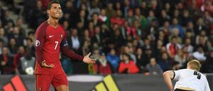 Nicht zu glauben. Ronaldo vergibt gegen Österreich Chance auf Chance.