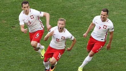 Weiter, immer weiter. Polen zieht als Gruppenzweiter ungeschlagen und ohne Gegentor ins Achtelfinale ein.
