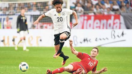 Frisch und präzise. Leroy Sané ist wahnsinnig schnell und wahnsinnig gut im Dribbling. 