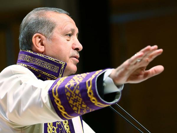 Recep Tayyip Erdogan im Mai 2016 bei der Verleihung der Ehrendoktorwürde der Universität Kocaeli.