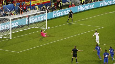 Sergio Ramos (15) hat hier die Chance zum 2:1, verschießt diesem Elfmeter aber.