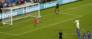 Sergio Ramos (15) hat hier die Chance zum 2:1, verschießt diesem Elfmeter aber.