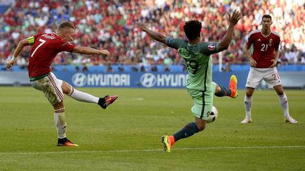 Balazs Dzsudzsak trifft hier zum 3:2 für Ungarn. Dass es am Ende nicht zum Sieg gegen Portugal reichte, spielte keine Rolle mehr.