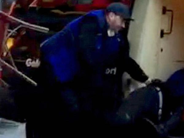 Die Polizei Berlin fahndet nach diesem Mann und seinen Komplizen. Sie haben im März versucht einen Geldtransporter am Wittenbergplatz zu überfallen.