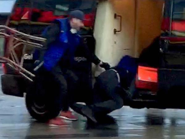 Die Polizei Berlin fahndet nach diesem Mann und seinen Komplizen. Sie haben im März versucht einen Geldtransporter am Wittenbergplatz zu überfallen.