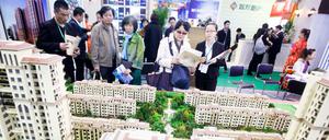 Wer schon viel Vermögen hat, profitiert von den steigenden Immobilienpreisen. Gerade in China steigt die Zahl der Reichen rasant. 