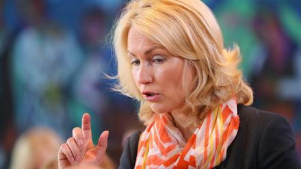 Manuela Schwesig will per Gesetz die Einkommenslücke zwischen Männern und Frauen verkleinern. 