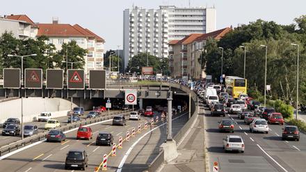 Der Rathenautunnel wird an den kommenden Abenden gesperrt. Gearbeitet wird aber auch auf der Trasse. 