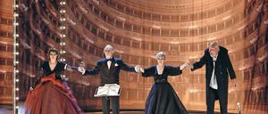 Rückkehrer. Ute Walther, René Kollo, Karan Armstrong und Victor von Halem als Altenheimbewohner.