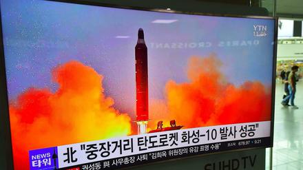 Ein Bericht über den nordkoreanischen Raketentest im südkoreanischen Fernsehen.