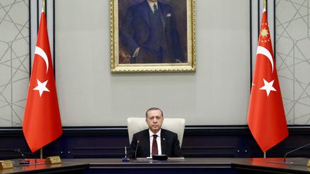 Türkeis Staatspräsident Recep Tayyip Erdogan hat die EU scharf angegriffen und ein Referendum über die Fortsetzung der Beitrittsgespräche ins Spiel gebracht.
