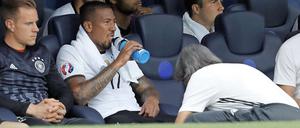 Die rechte Wade von Abwehrchef Boateng ist seit dem Nordirlandspiel lädiert.