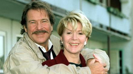 Götz George mit Christiane Hörbiger bei den Dreharbeiten zu Schimanski.