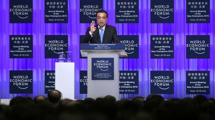 Auf dem Weltwirtschaftsforum in Tianjin umwarb der chinesische Premier die Investoren.