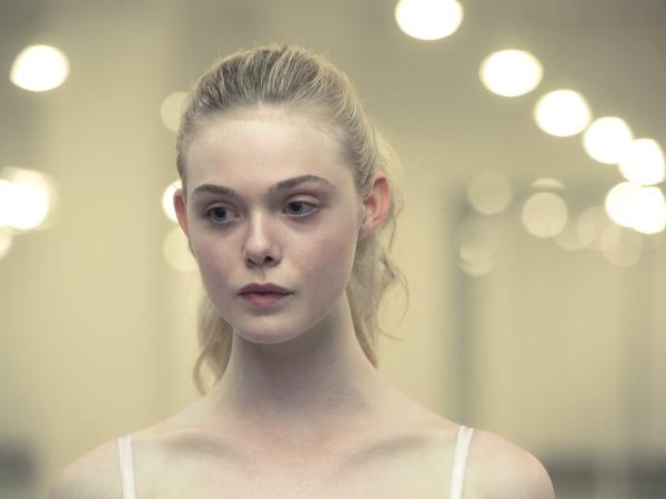 Auf dem Weg.  Provinzgirl Jesse (Elle Fanning).