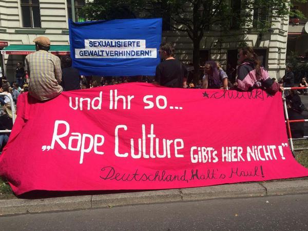 Demo vor dem Amtsgericht Tiergarten.