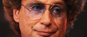 Der Komiker Atze Schröder hat sich für einen geschmacklosen Werbefilm entschuldigt. 