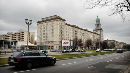 Die Frankfurter Allee: Viel Platz für Autos, wenig für Radfahrer. Das soll sich ändern.