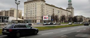 Die Frankfurter Allee: Viel Platz für Autos, wenig für Radfahrer. Das soll sich ändern.