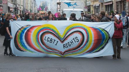 Großes Herz fürs Andere. Auf der Oranienstraße in SO36 wird heute der alternative Christopher Street Day gefeiert.