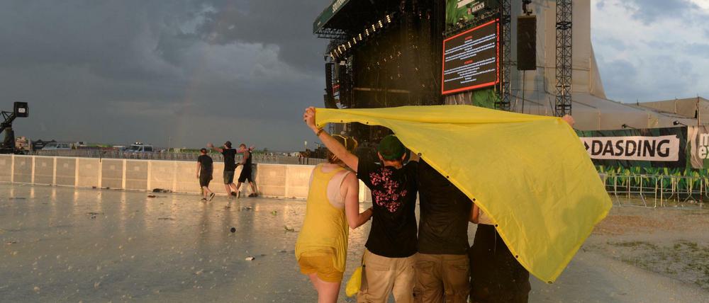 Unwetter über dem Gelände des "Southside-Festivals" in Neuhausen ob Eck (Baden-Württemberg)