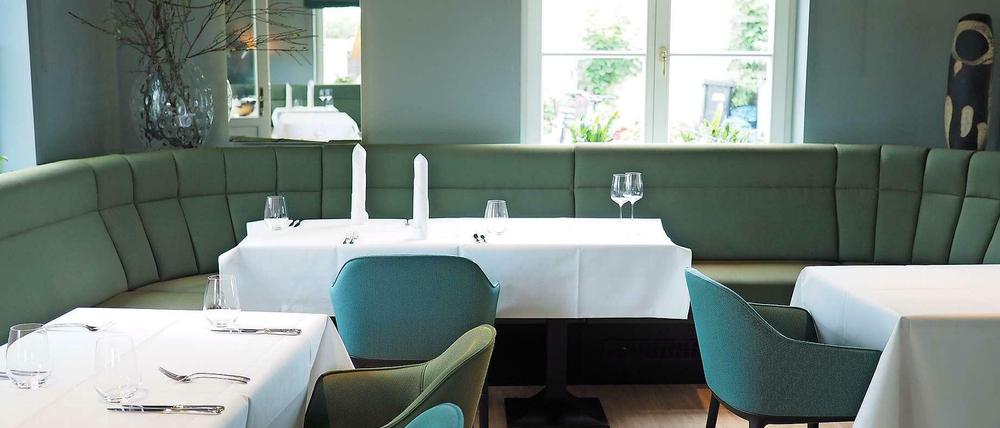 Im Grünen: So sieht's in der "Alten Überfahrt" auf der Insel Werder aus. Aber draußen gibt es noch einen Garten und einen Badestrand.