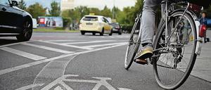 Fahrradfahrer in Berlin am Moritzplatz.