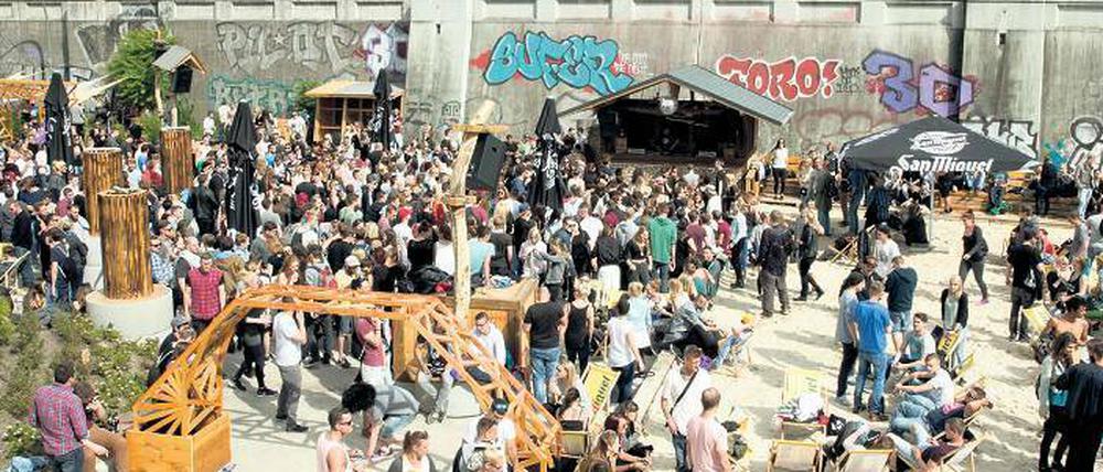 Berliner Chic: Die Magdalena musste vor zwei Jahren umziehen. Dass auch die Nutzung des Geländes an der Elsenbrücke nur übergangsweise möglich sein würde, war klar. Erstmal kann die Party wohl weitergehen.