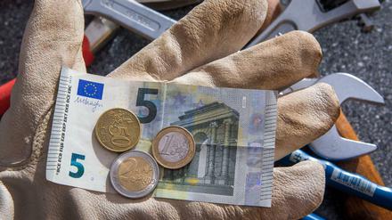 Bisher: 8,50 Euro. Ab 2017 sind es 34 Cent mehr. 